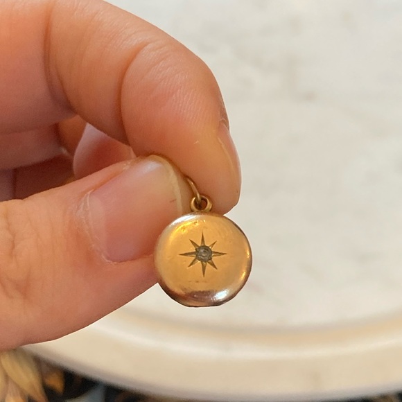 Antique Victorian Starburst Gold-Filled Locket by Carver, Qvarnstrom & Remington - Picture 10 of 11